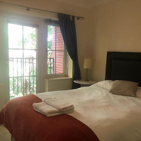 Lovely 2 Bedroom 2 Baths Flat With Free Parking Μπεϊσινγκστόουκ Εξωτερικό φωτογραφία